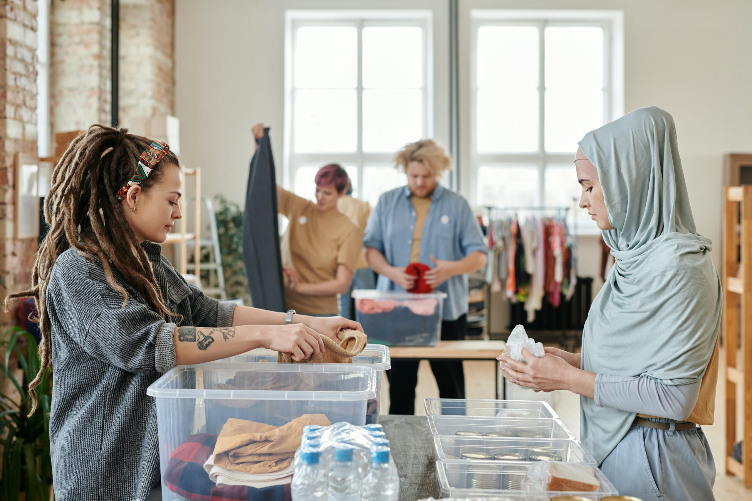 People volunteering